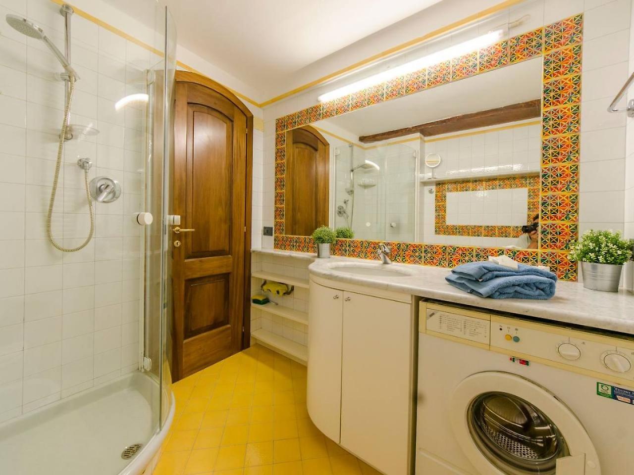 Joivy Colorful Flat For 5 Close To Piazza De Ferrari Genoa Bagian luar foto